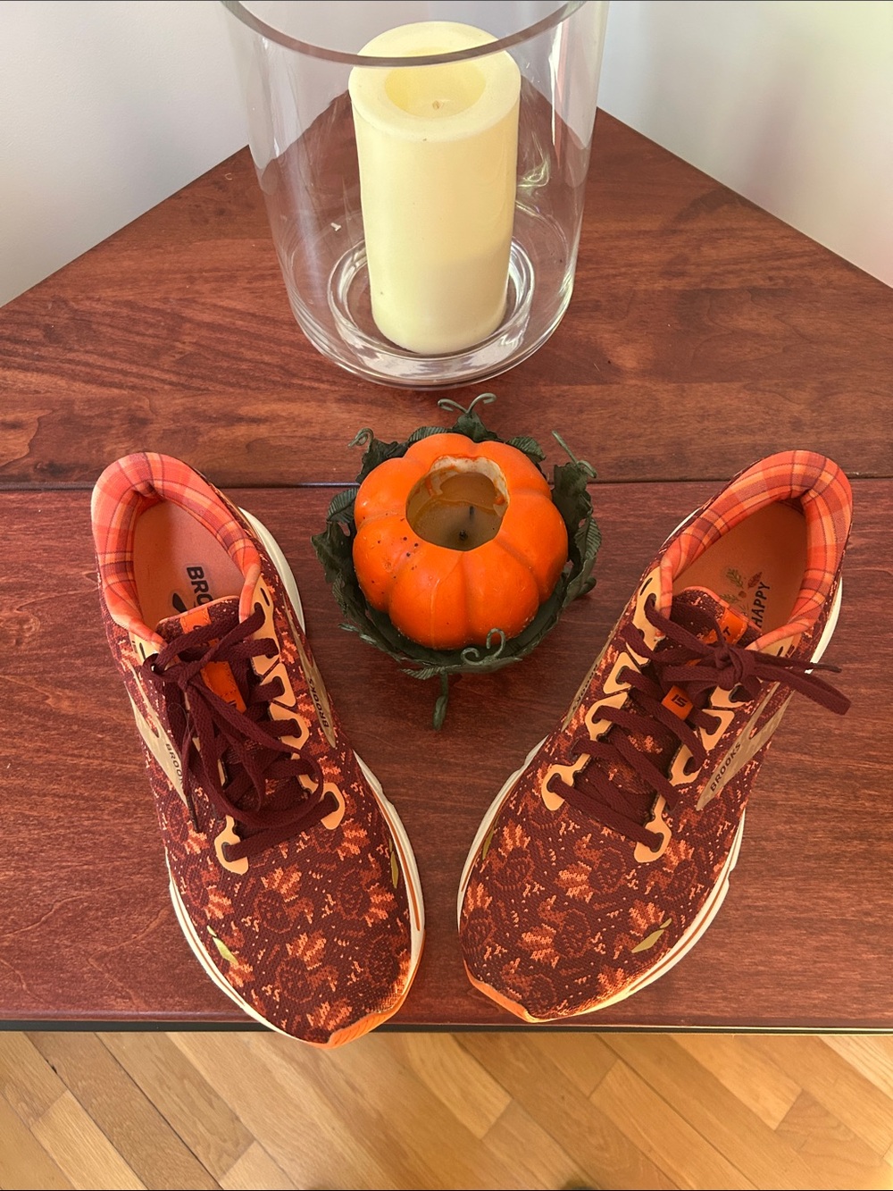 Woman’s Brooks Running Sneakers - Orange/Burgundy Pattern